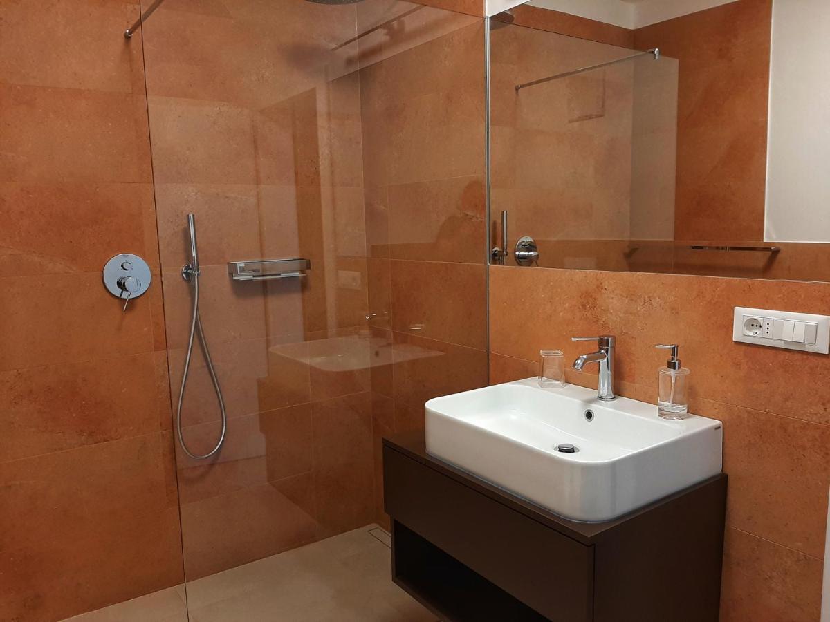 Apartment Lazzeri Dobbiaco Bagian luar foto